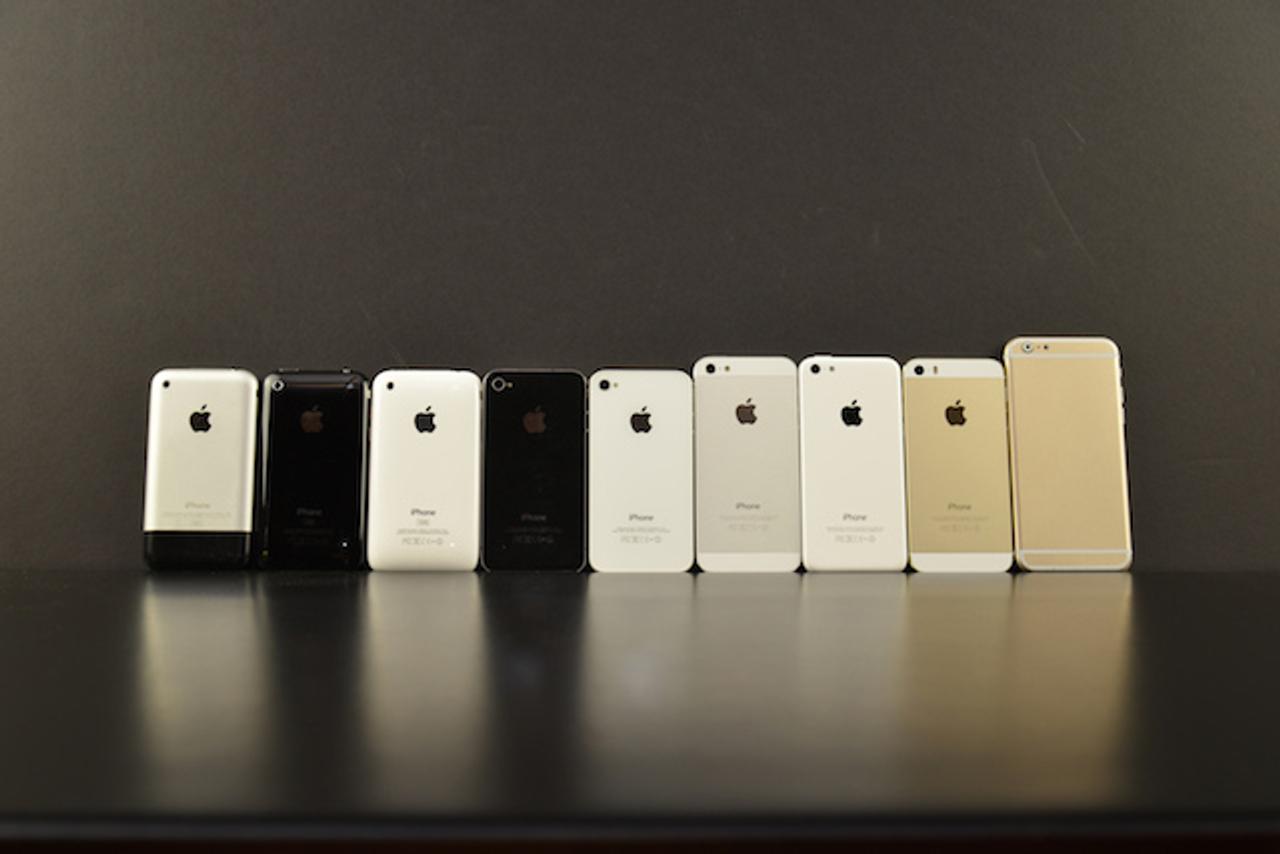 やっぱり最薄？ iPhone歴代全機種＋次期iPhoneを写真で比較